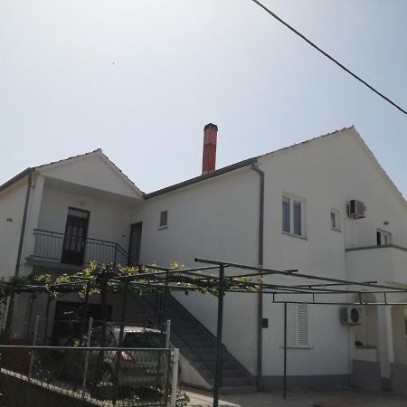 Apartmani Lukacic Биоград на Мору Екстериор снимка